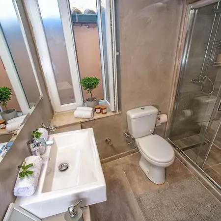 Newly Renovated 1730's Venetian Loft Apartment